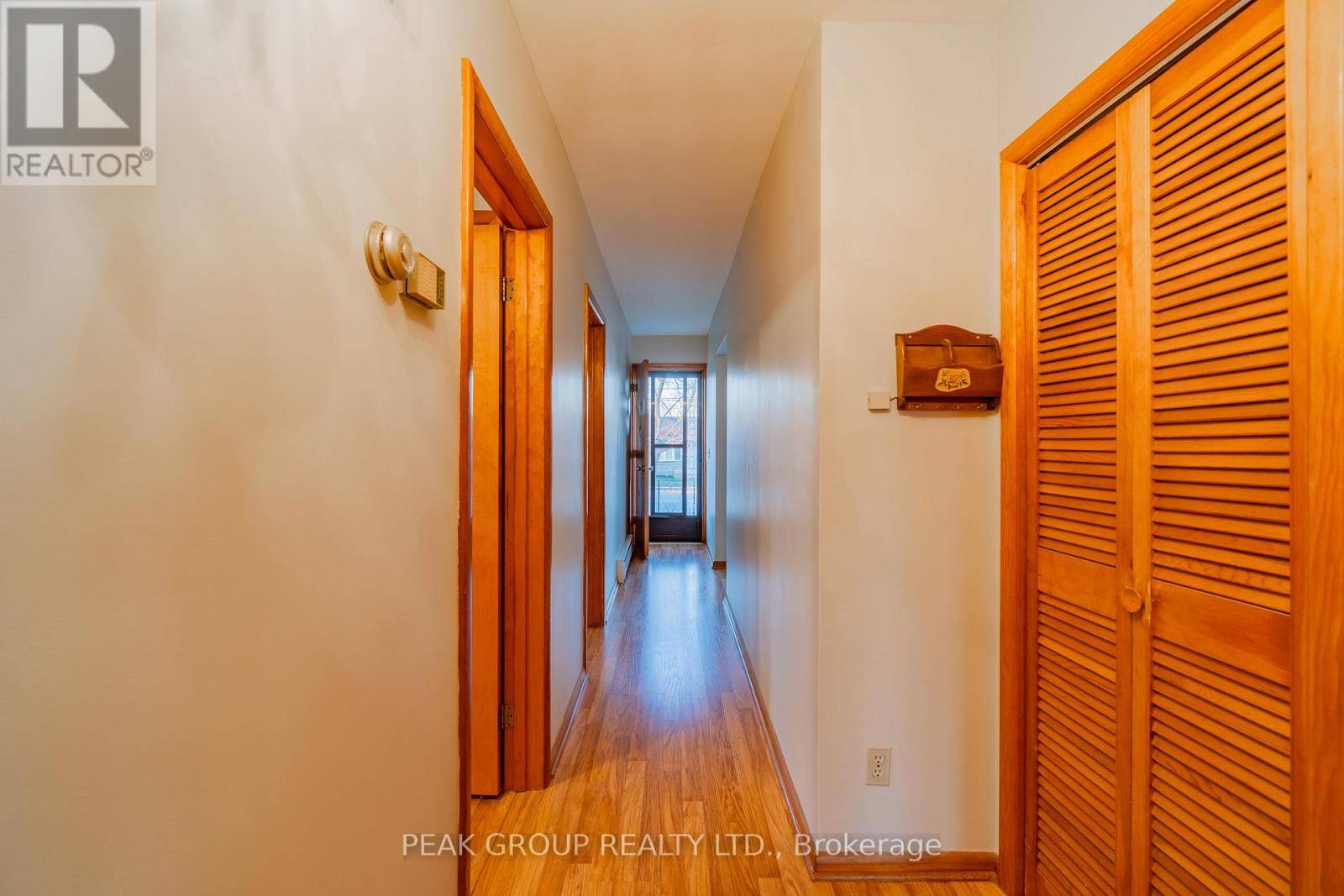 Fort Erie (central), ON L2A1Z6,248 BERTIE ST #UPPER