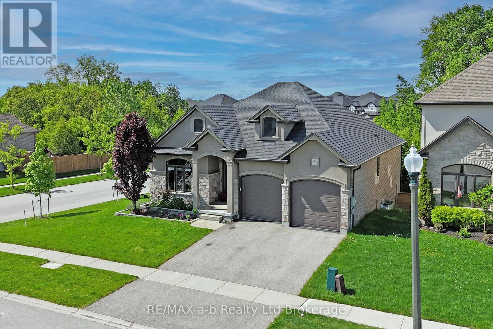 Woodstock, ON N4T0J1,255 WEDGEWOOD DRIVE