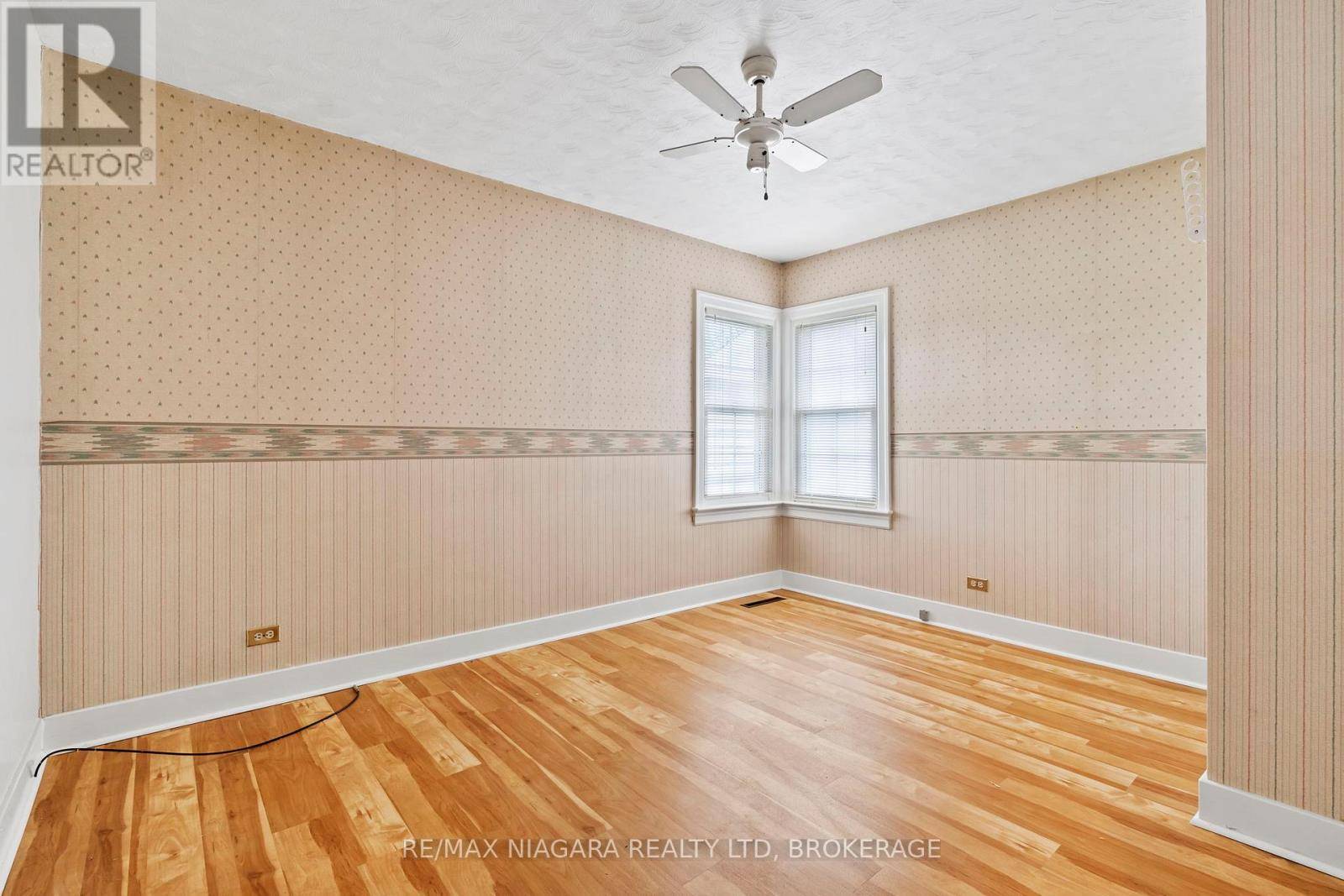 Fort Erie (crescent Park), ON L2A4R6,991 CRESCENT ROAD