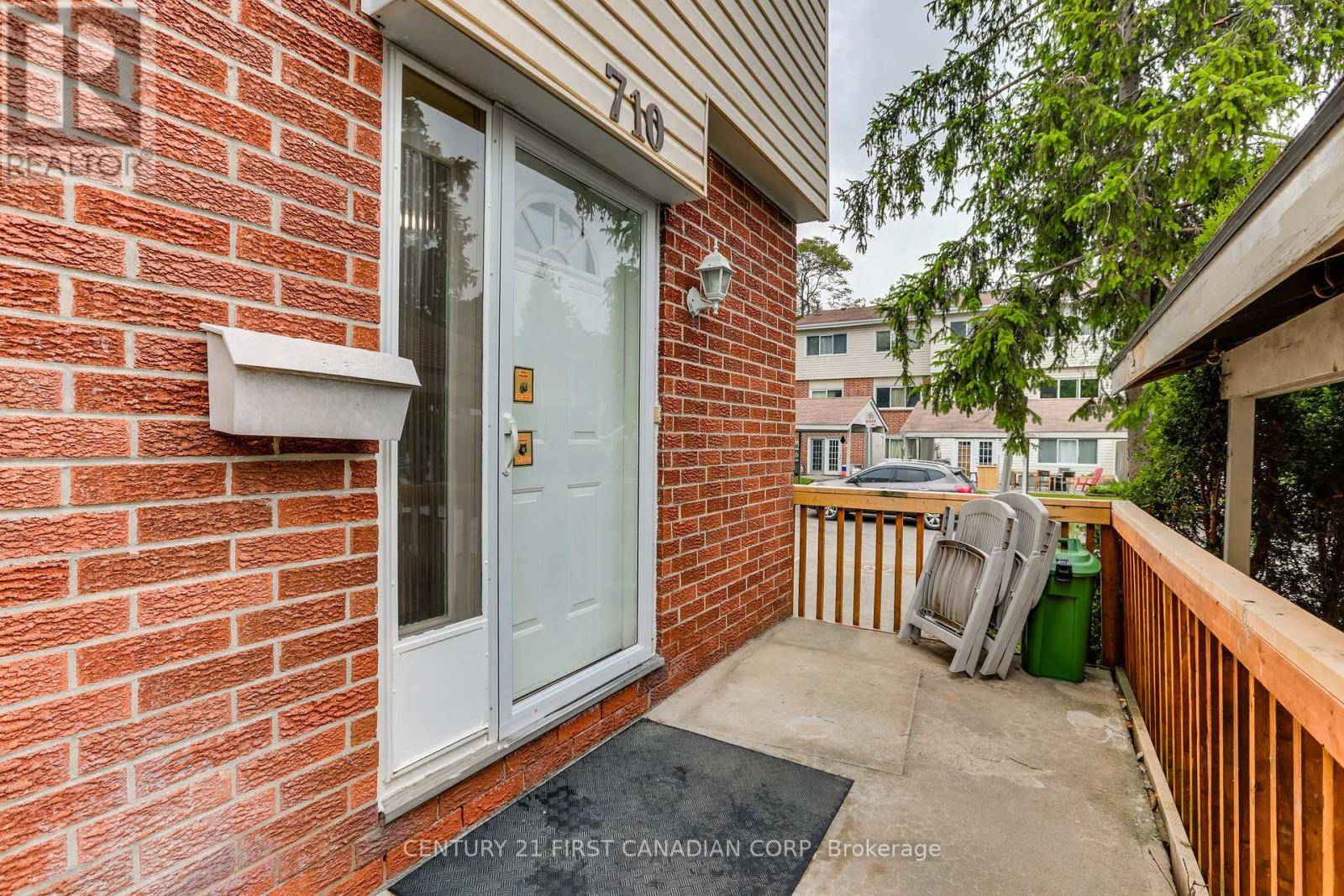 London South (south R), ON N6C4Z9,710 WILKINS STREET