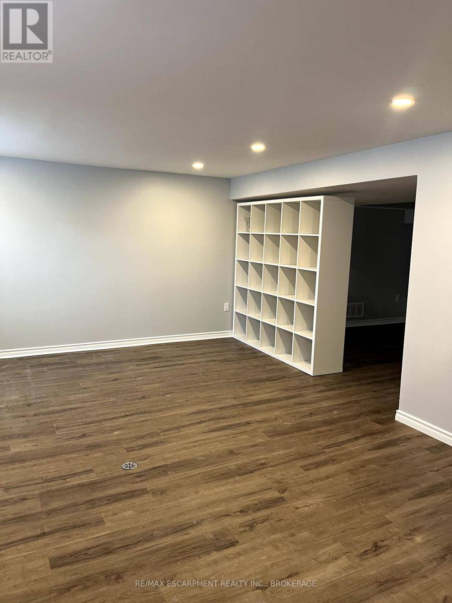 Welland (lincoln/crowland), ON L3B4K2,621 Hagar ST #2