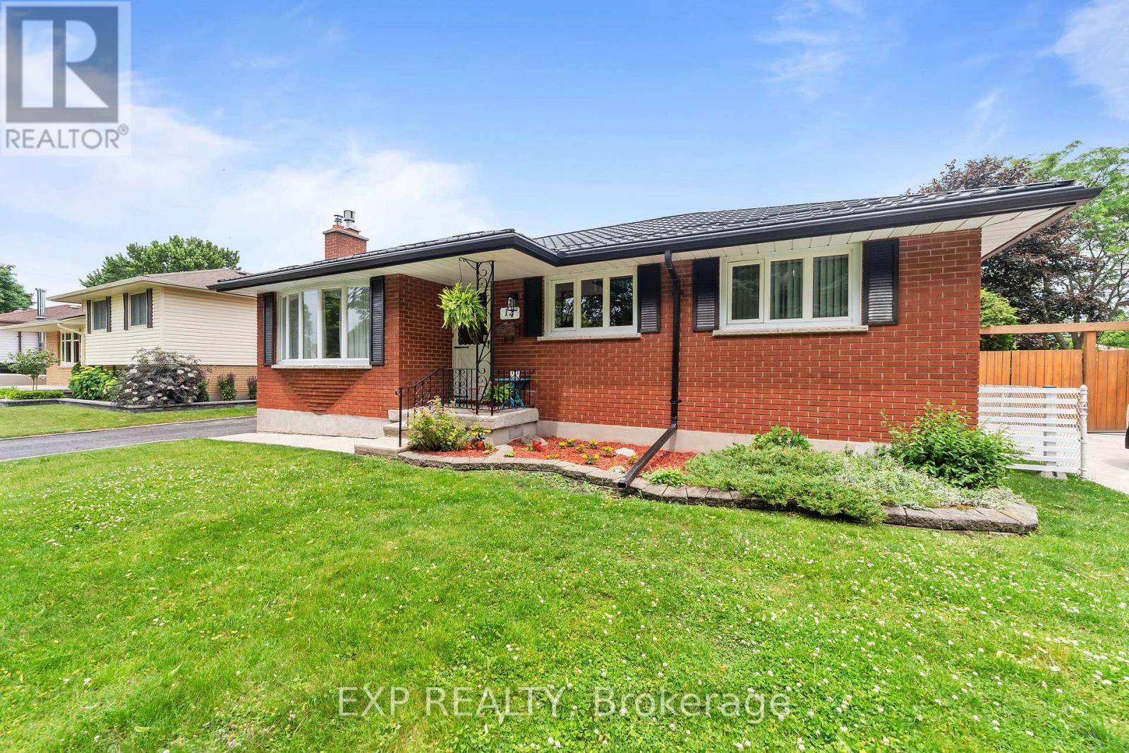 London East (east D), ON N5V2P8,14 PICKWICK CRESCENT