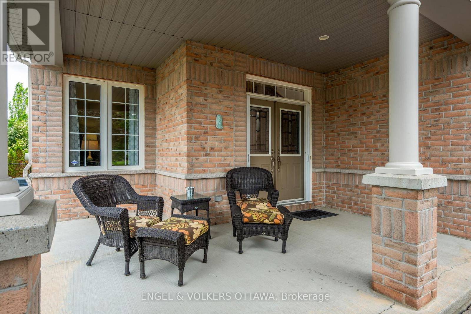 Ottawa, ON K2J5E3,94 RIVERSTONE DRIVE