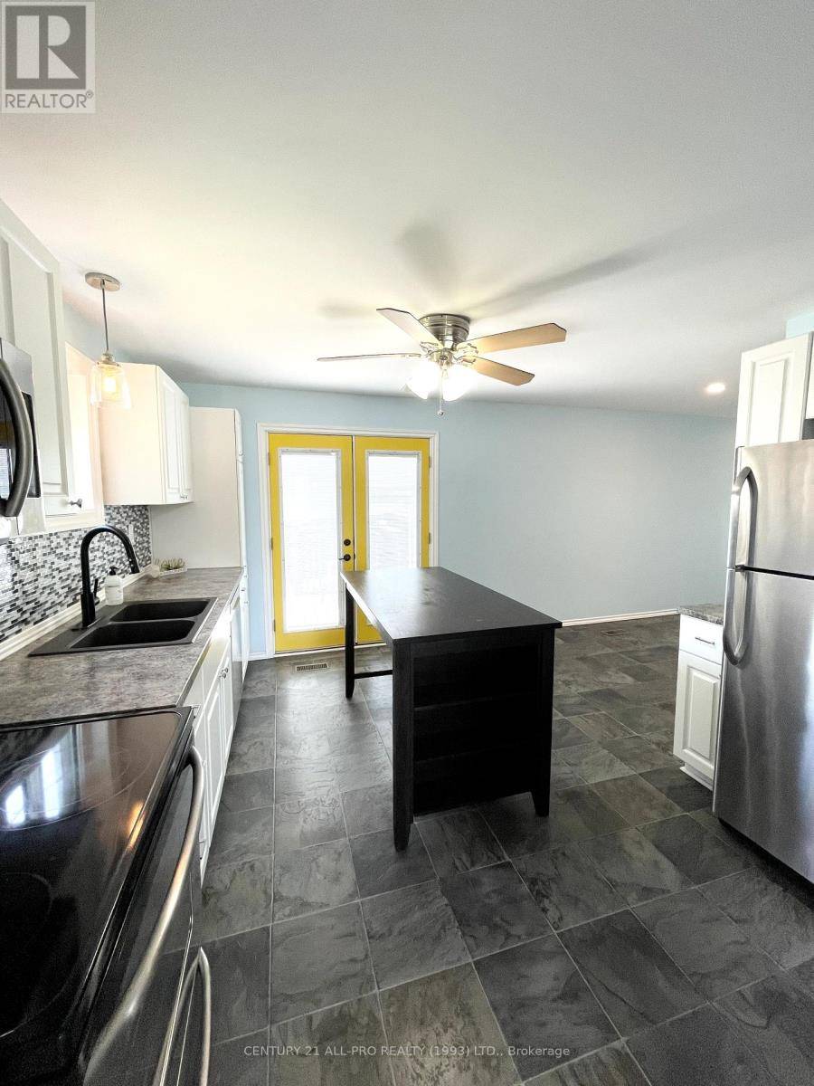 Belleville (belleville Ward), ON K8N4V7,215 CANNIFTON ROAD