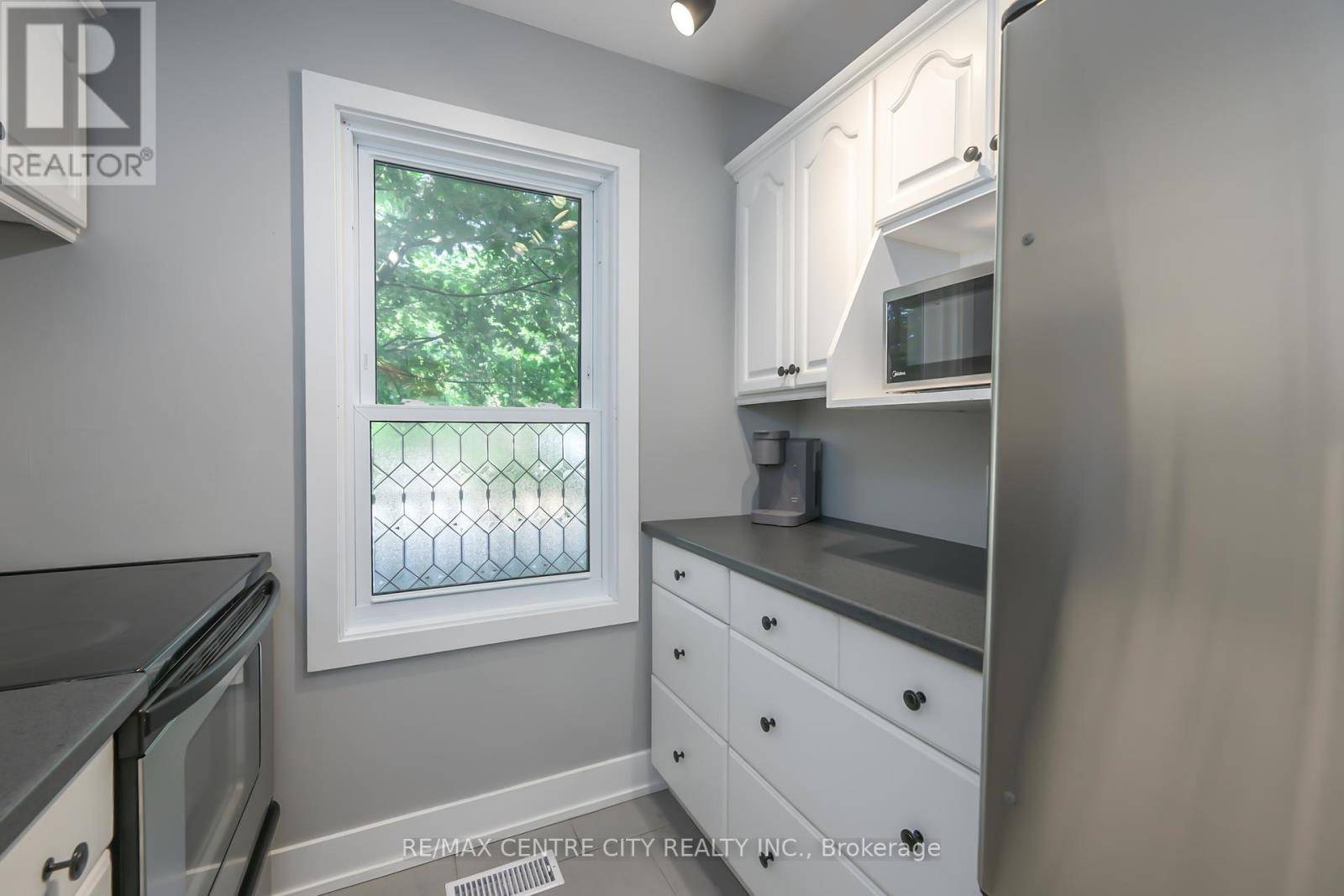 London North (north F), ON N6G2E4,92 Homestead CRES #48