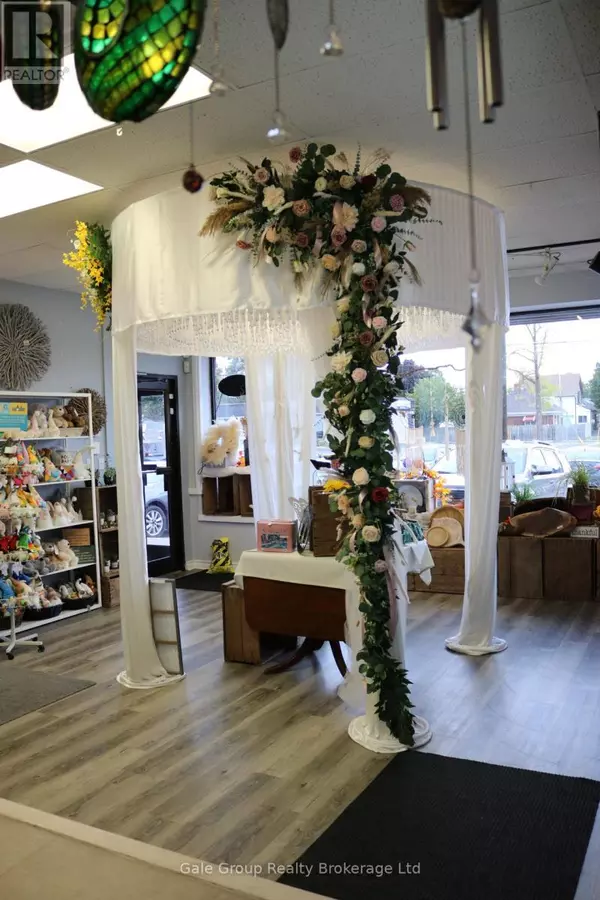 Brantford, ON N3R2H6,84 Charing Cross ST #10