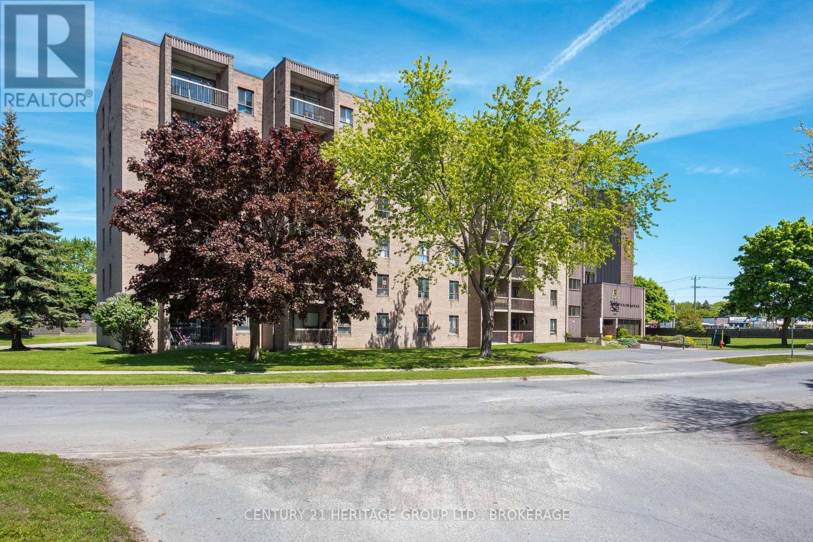 Kingston (central City West), ON K7M7H5,17 ELDON HALL PL #607