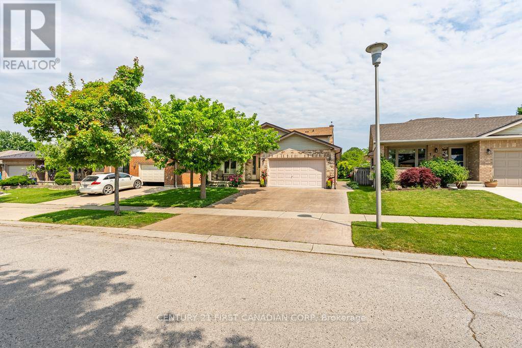 London South (south X), ON N6E3P9,169 ASHLEY CRESCENT