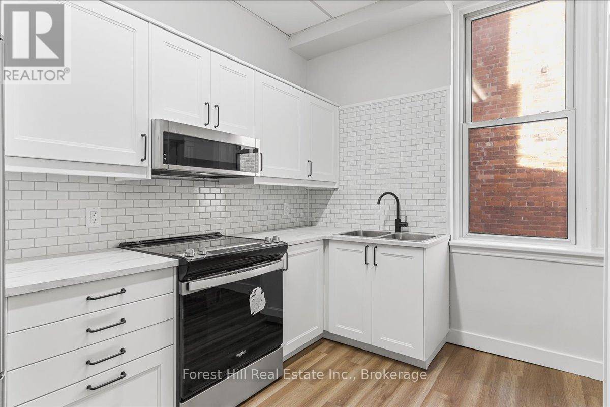 Meaford, ON L9Y1M3,29 SYKES ST North #201