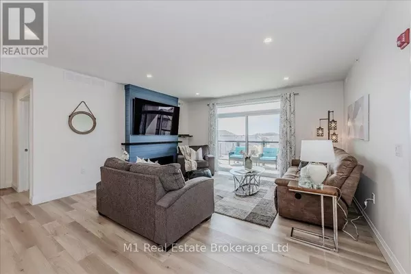 Centre Wellington (fergus), ON N1M0J9,99B Farley RD #207