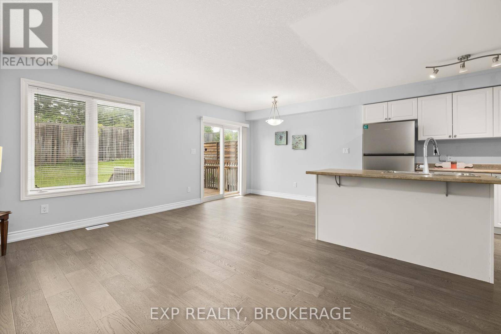 Loyalist (amherstview), ON K7N1K2,82 AMY LYNN DRIVE
