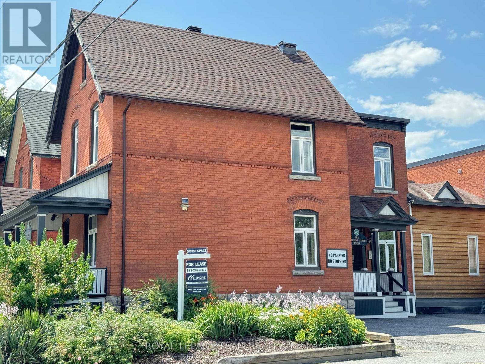 Ottawa, ON K1R5T4,317 Catherine ST #4