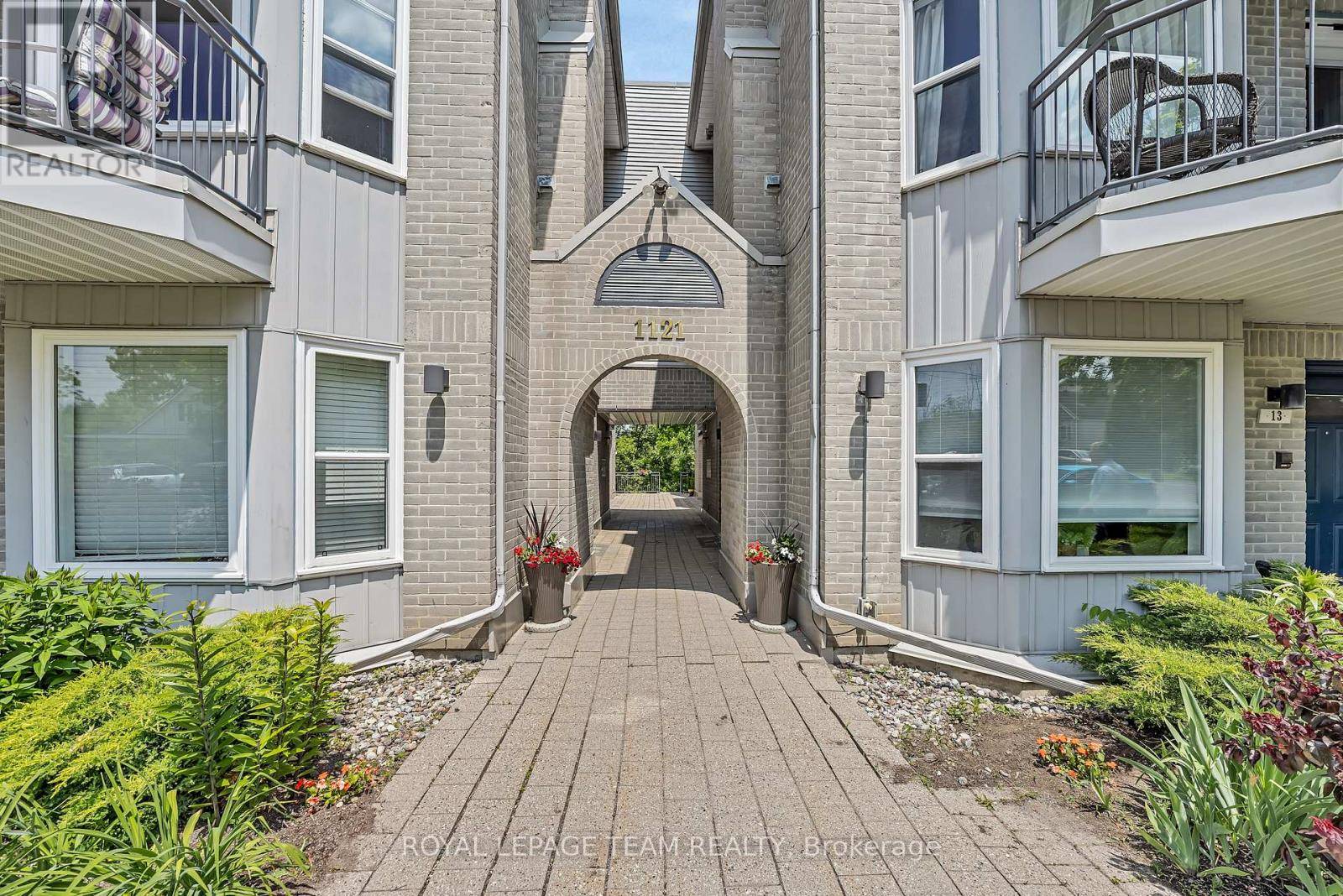 Ottawa, ON K1H8P3,1121 Bavlie AVE #1