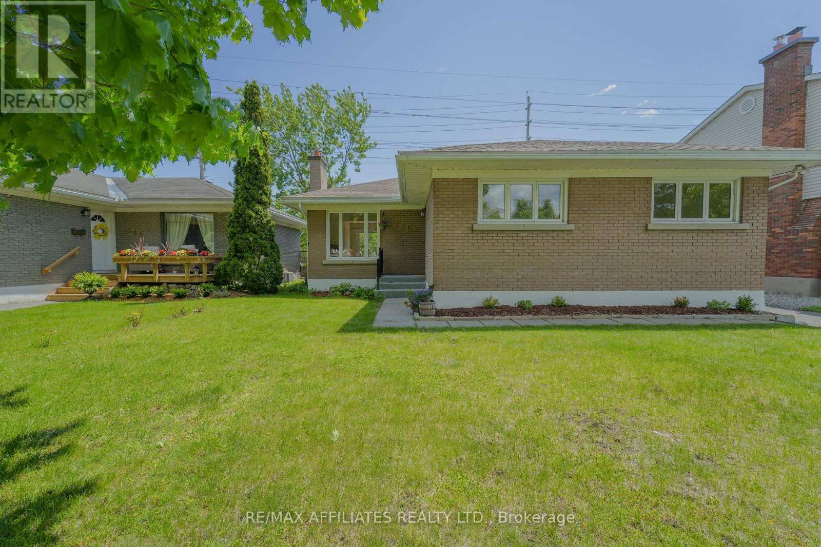 Ottawa, ON K1G0T4,536 BROWNING AVENUE