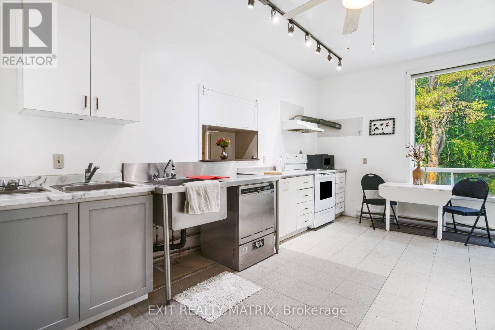 North Stormont, ON K0C1W0,53 LABROSSE STREET