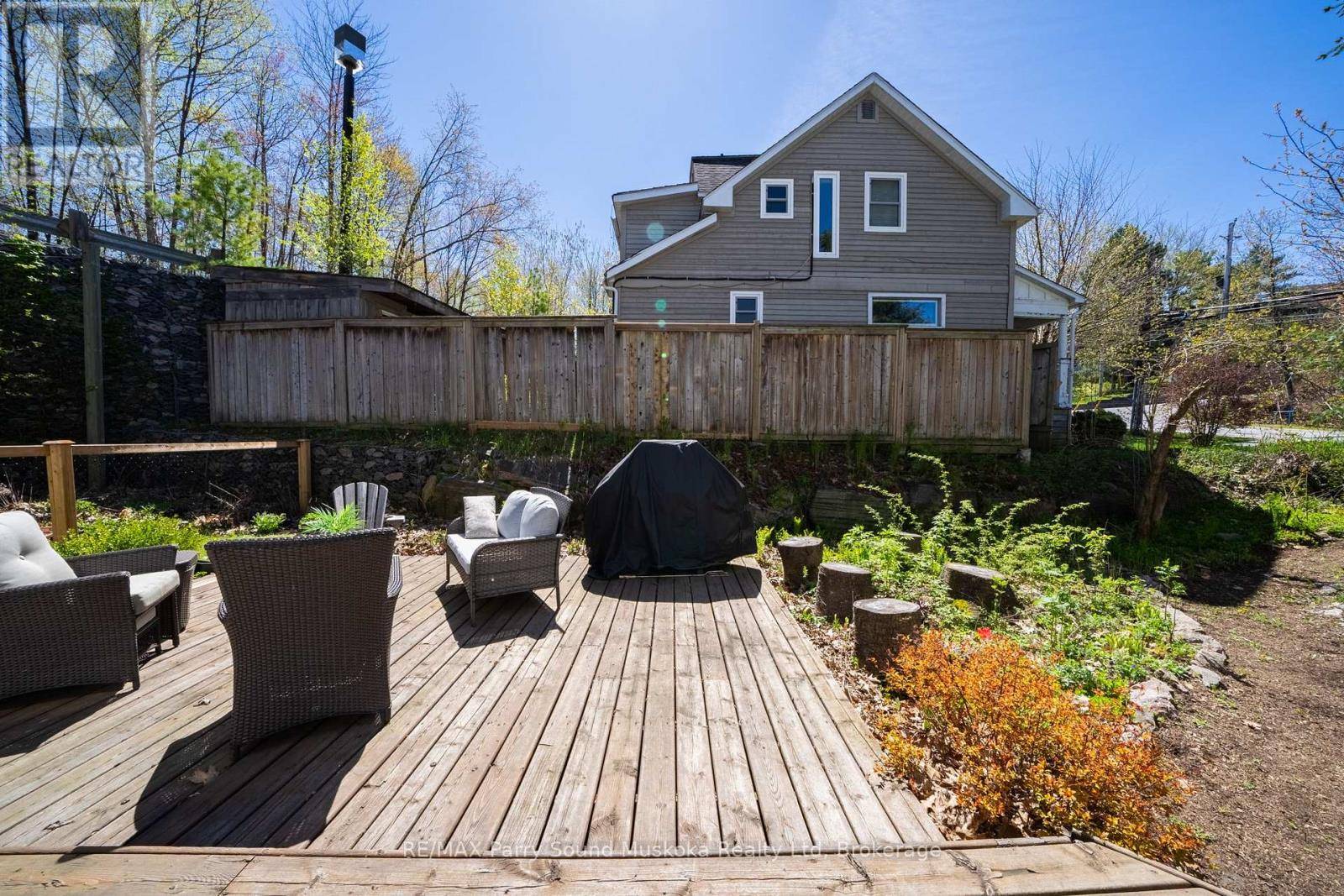 Parry Sound, ON P2A1B8,17 WAUBEEK STREET