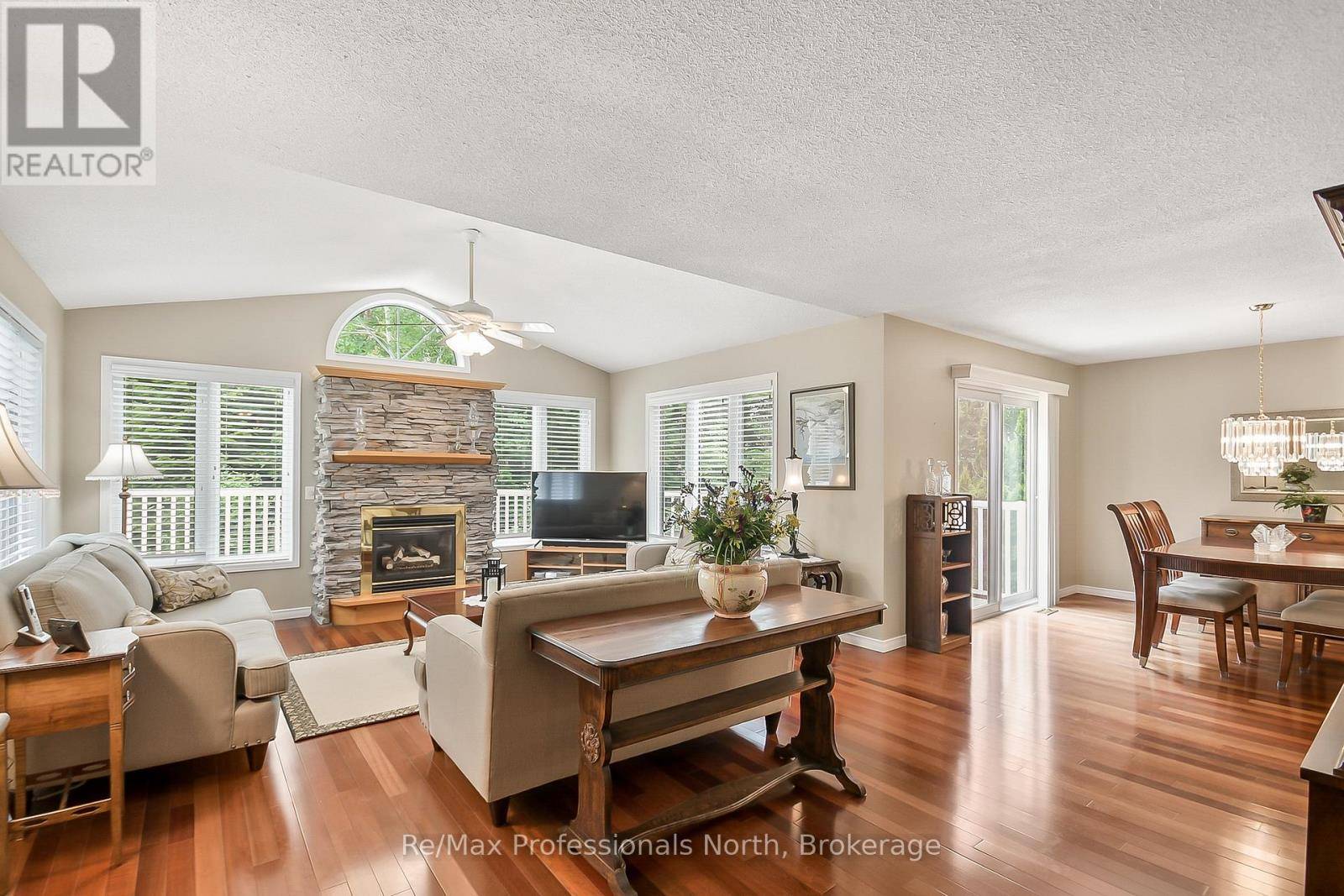 Gravenhurst (muskoka (s)), ON P1P1Y4,15 PINERIDGE GATE