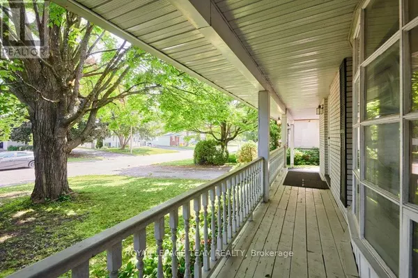 Ottawa, ON K2E6Z1,16 KEEWATIN CRESCENT