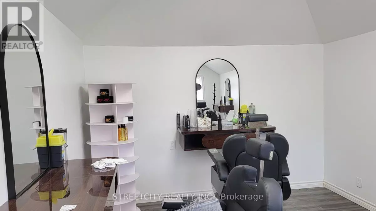 London South (south C), ON N6J1E9,282 SPRINGBANK DRIVE