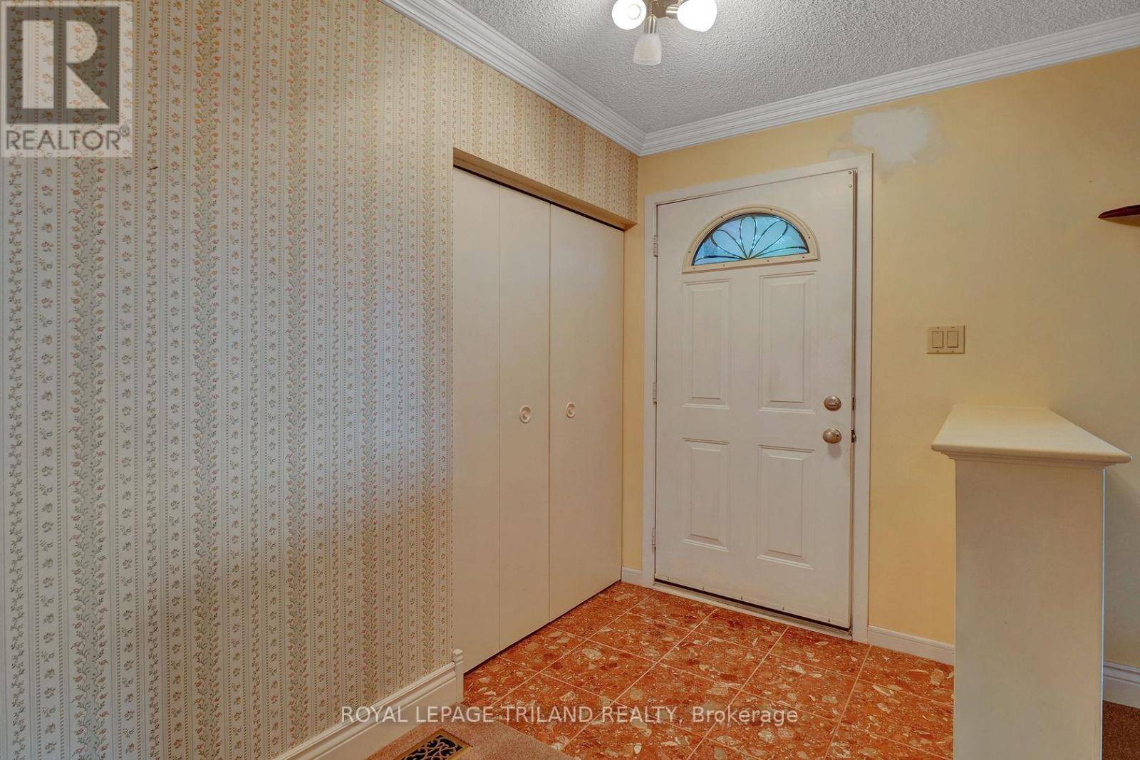 London South (south O), ON N6J2V7,568 GORDON AVENUE