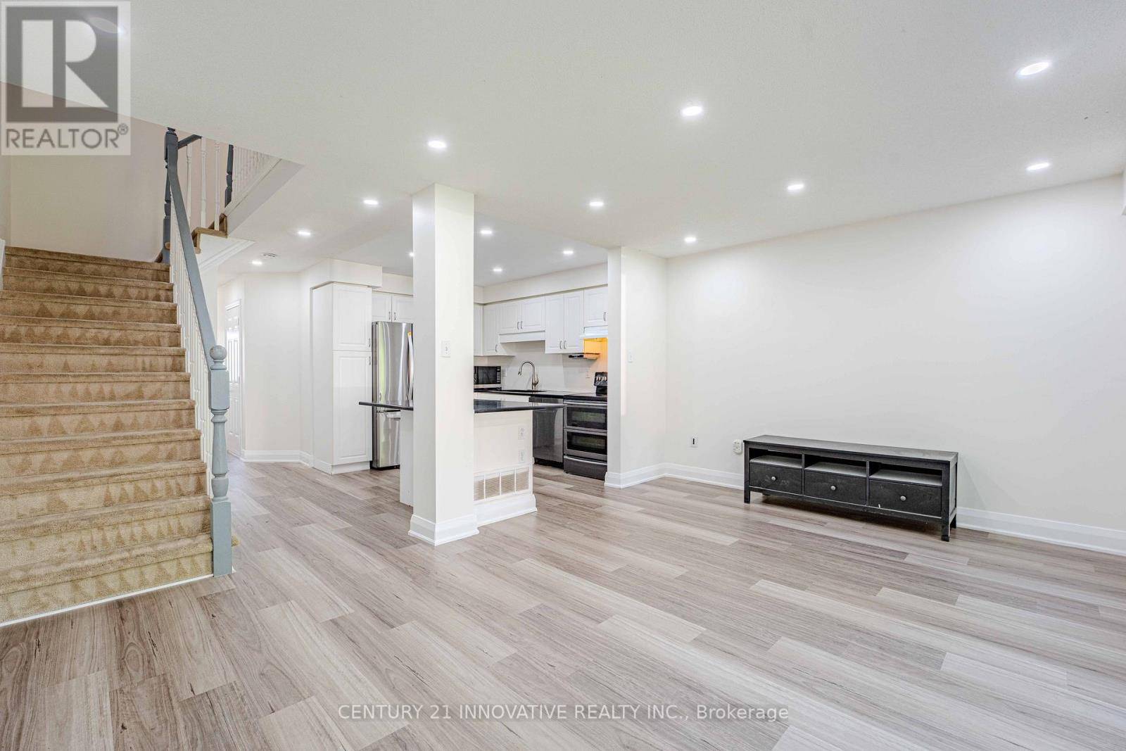 Guelph (clairfields/hanlon Business Park), ON N1G0B8,34 REVELL DRIVE