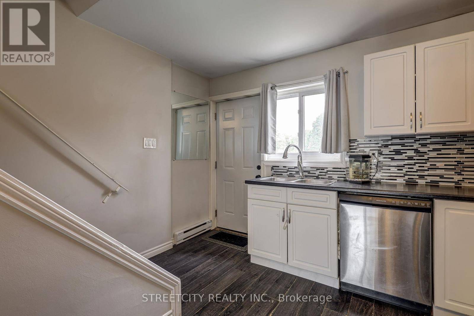 London East (east A), ON N5Y1V4,1090 Kipps LN #157