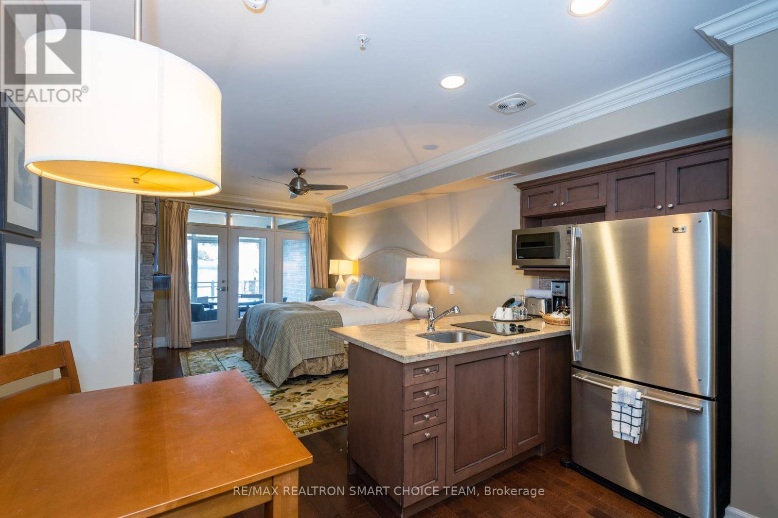 Muskoka Lakes (monck (muskoka Lakes)), ON P1L1W8,1869 Muskoka 118 RD West #L204-C2