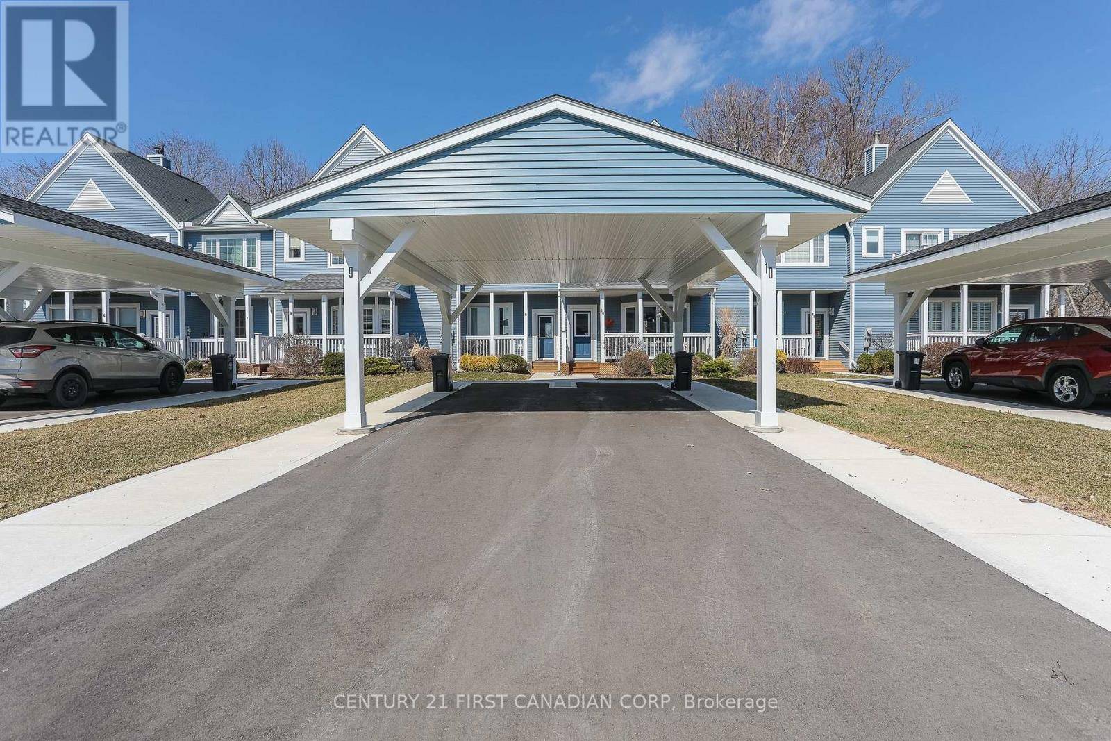 Central Elgin (port Stanley), ON N5L1E9,374 Front ST #10