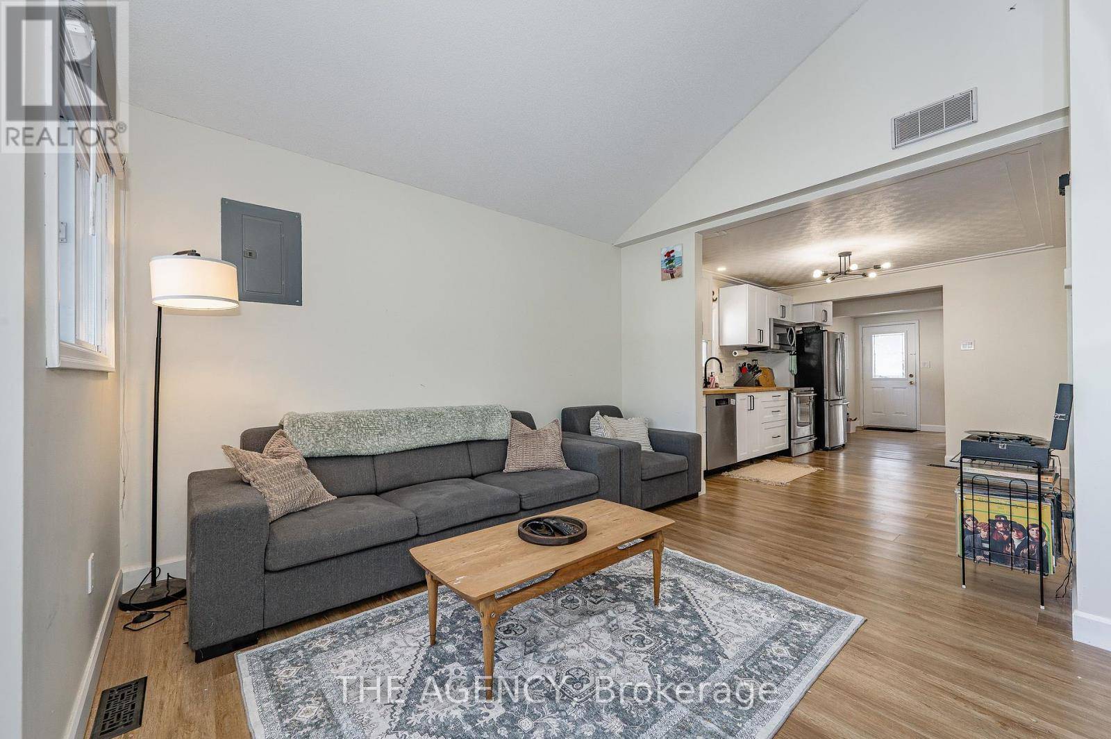 St. Catharines (western Hill), ON L2S2P5,64 CHURCHILL STREET