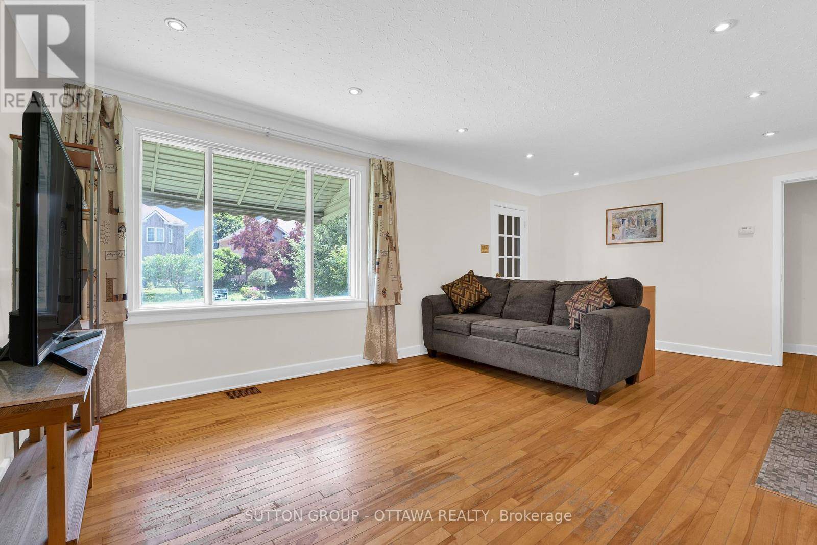 Ottawa, ON K2G1W5,15 GRANTON AVENUE