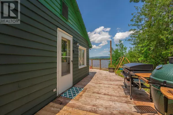 Ottawa, ON K0A1T4,3734 ARMITAGE AVENUE NW