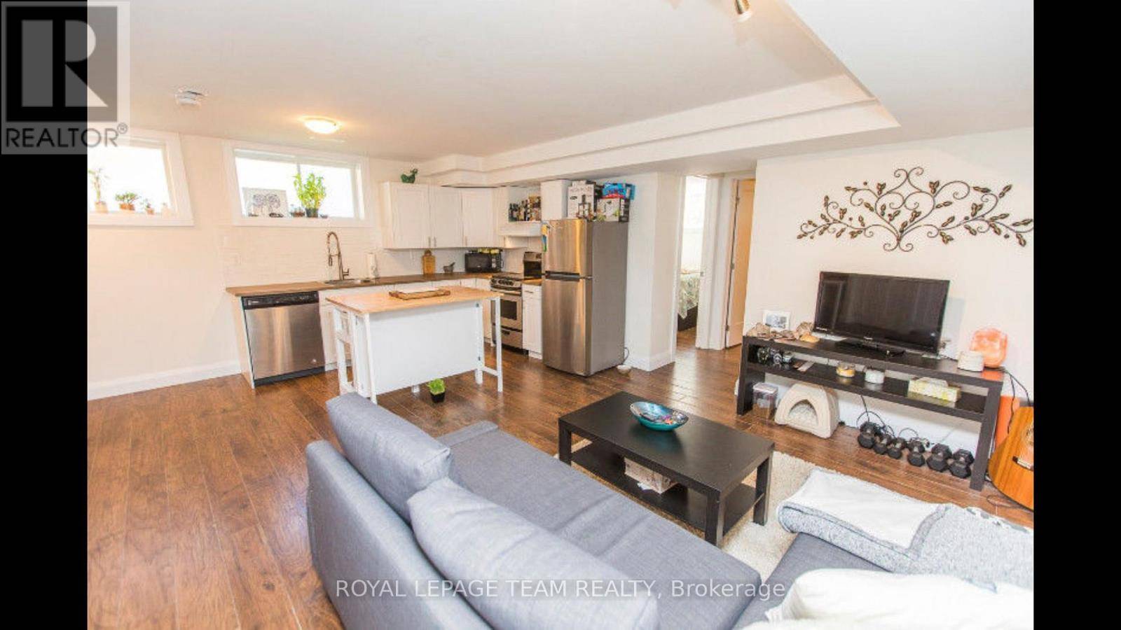 Ottawa, ON K1K1S3,230 Glynn AVE #B