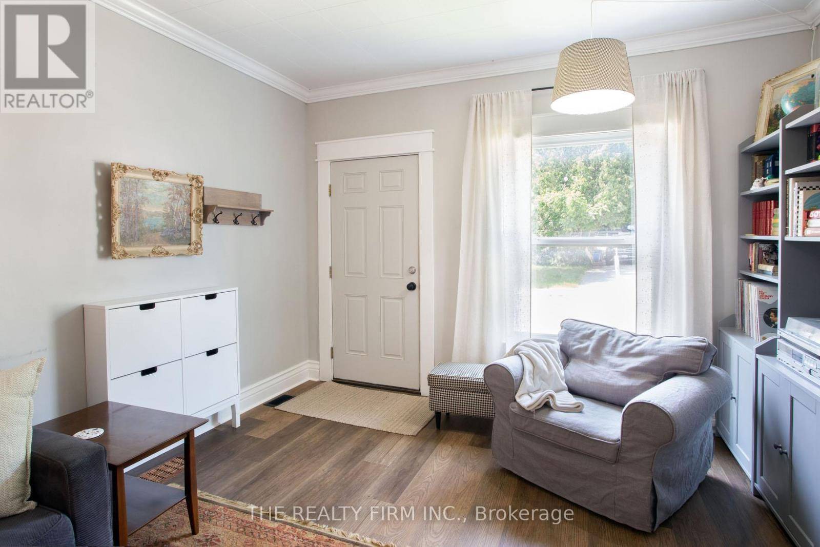 London South (south H), ON N6C1R2,17 WESTON STREET