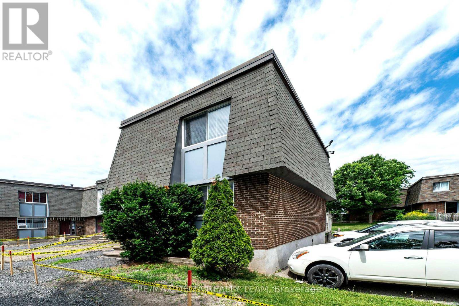 Ottawa, ON K1V8T7,3024 Fairlea CRES #-