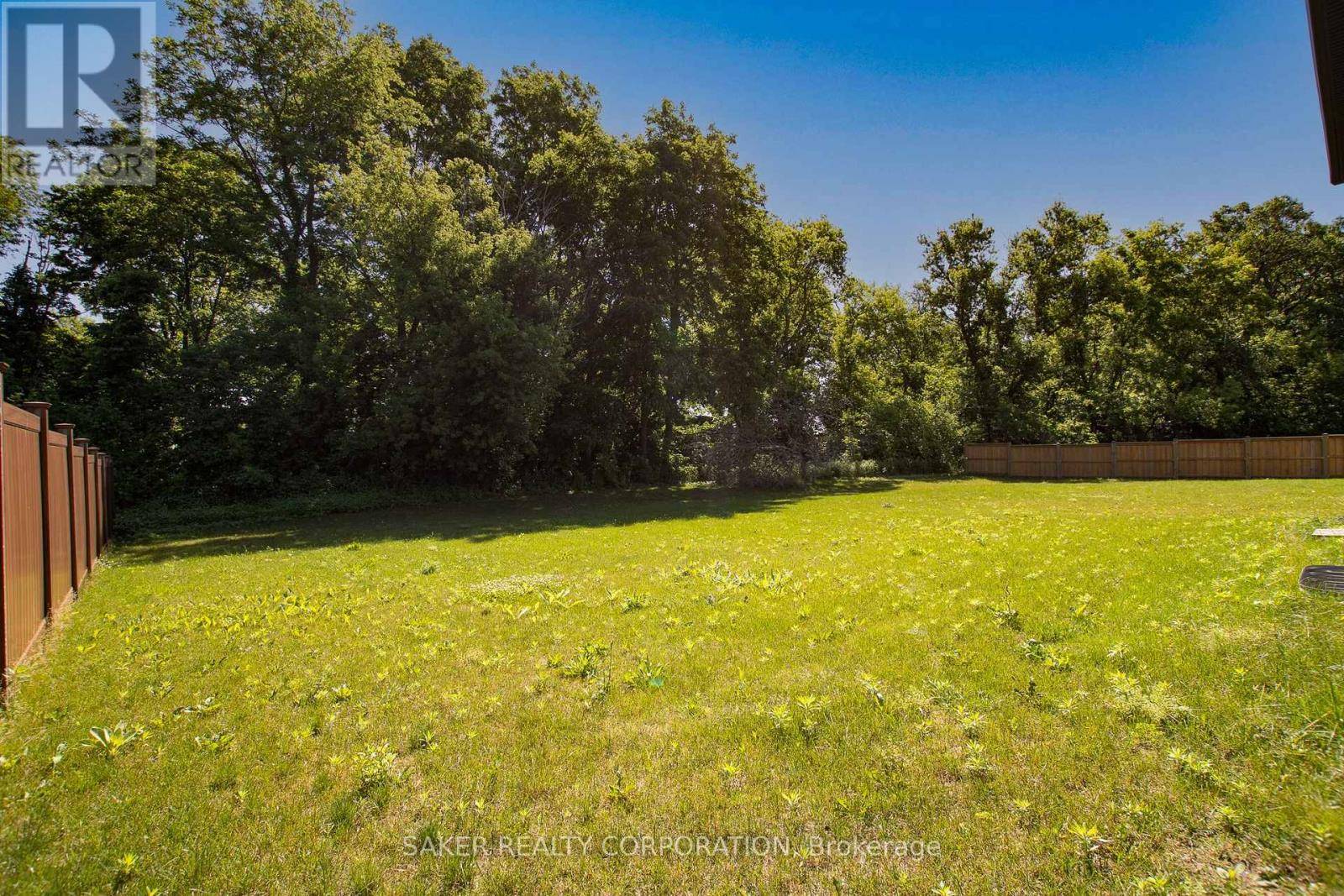 Strathroy-caradoc, ON N0L1W0,2205 LOCKWOOD CRESCENT