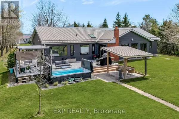 Prince Edward County (ameliasburg Ward), ON K0K1L0,135 HISCOCK SHORES ROAD