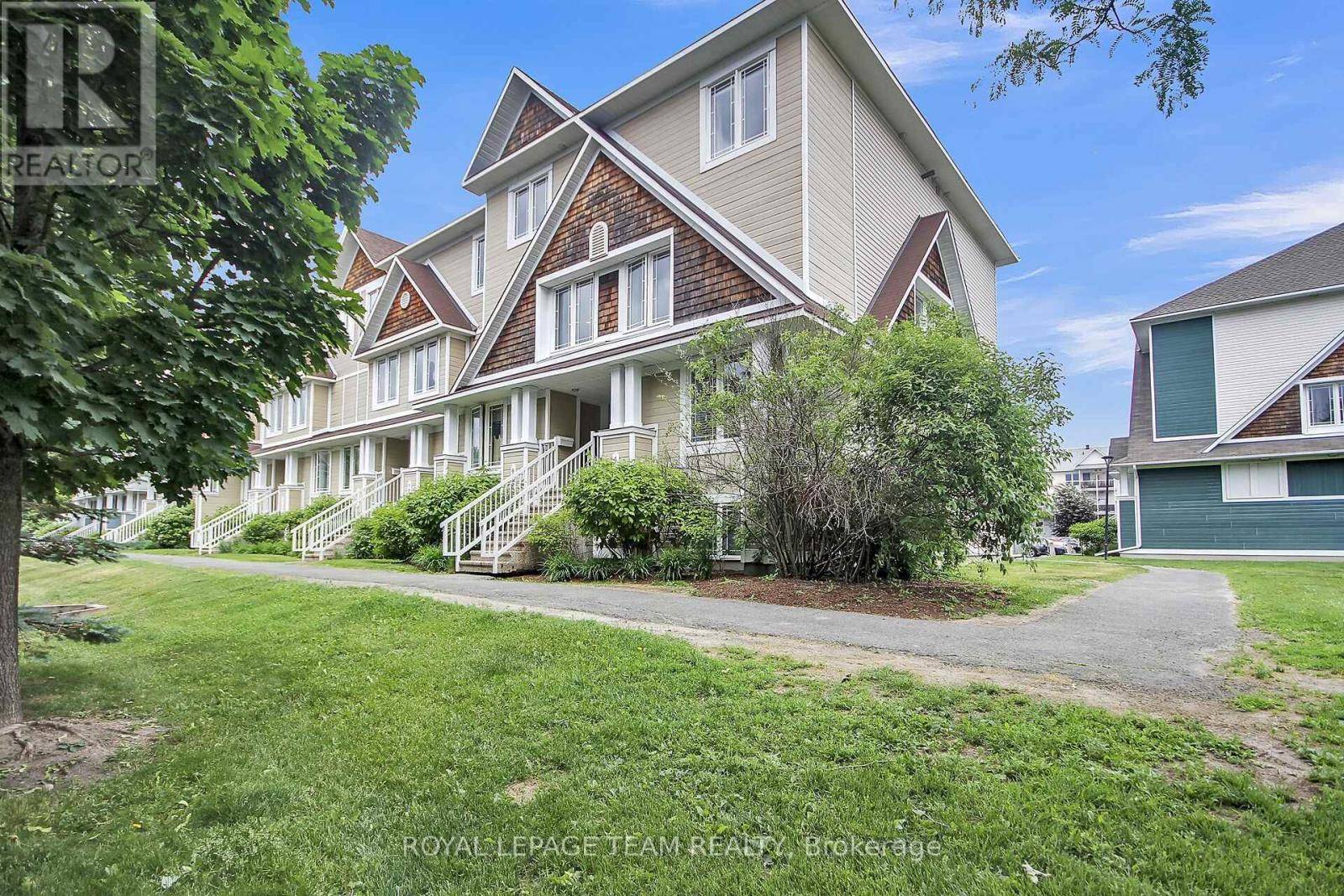 Ottawa, ON K2M3A8,414 Hillsboro Private #16
