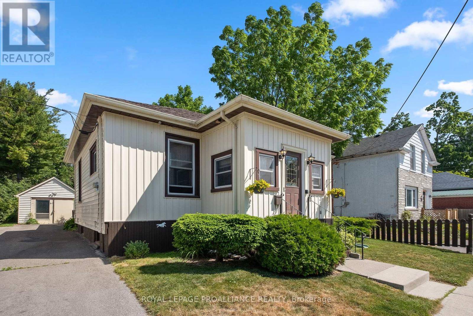Cobourg, ON K9A1H1,62 JAMES STREET E