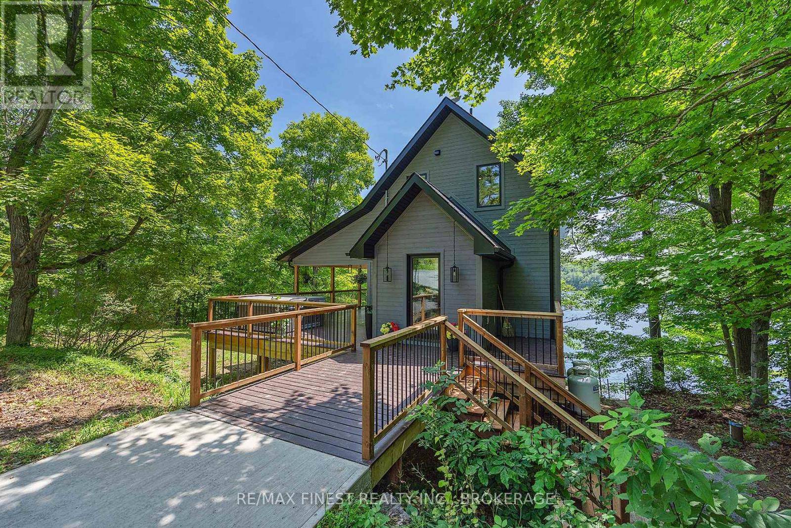 Frontenac (frontenac South), ON K0H2L0,1005 MACDONALD LANE