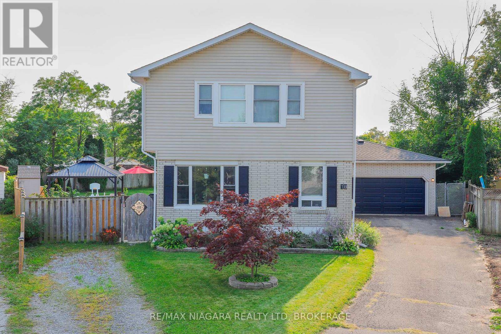 18 ROXBOROUGH COURT, St. Catharines (carlton/bunting), ON L2M6E3
