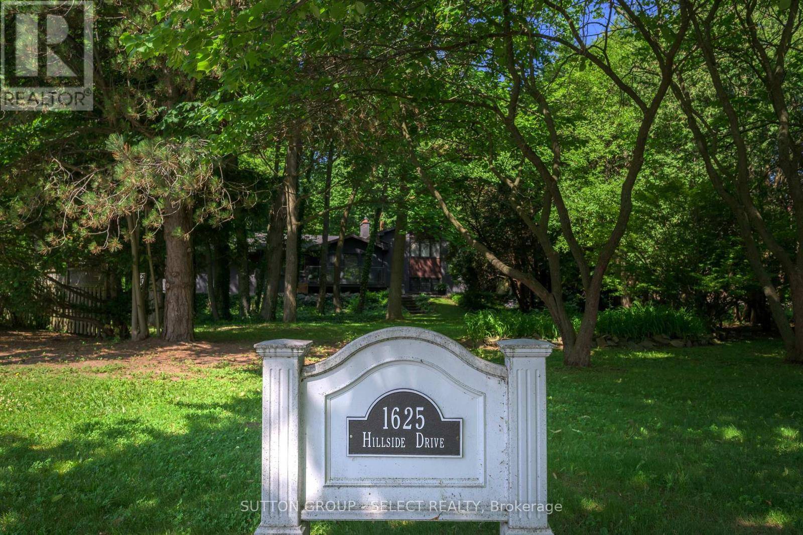 London North (north A), ON N6G2R1,1625 HILLSIDE DRIVE