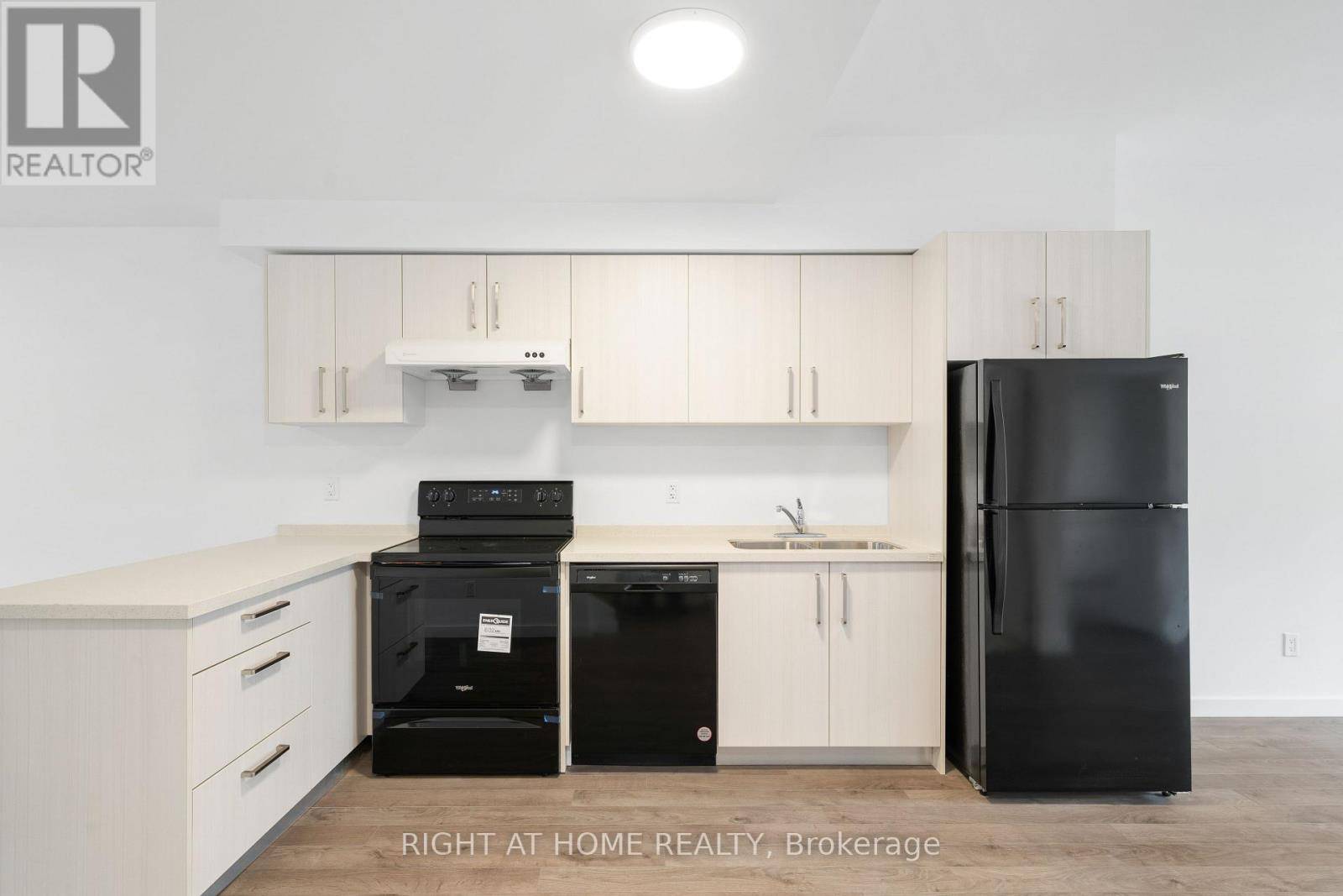 Welland (broadway), ON L3C0H6,42 WATERLEAF TRAIL E