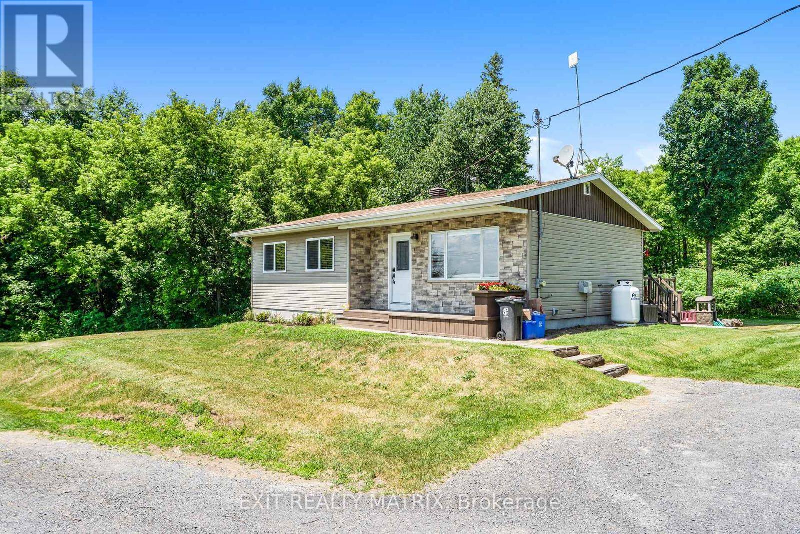 571 LAC GEORGE ROAD, Alfred And Plantagenet, ON K0B1L0
