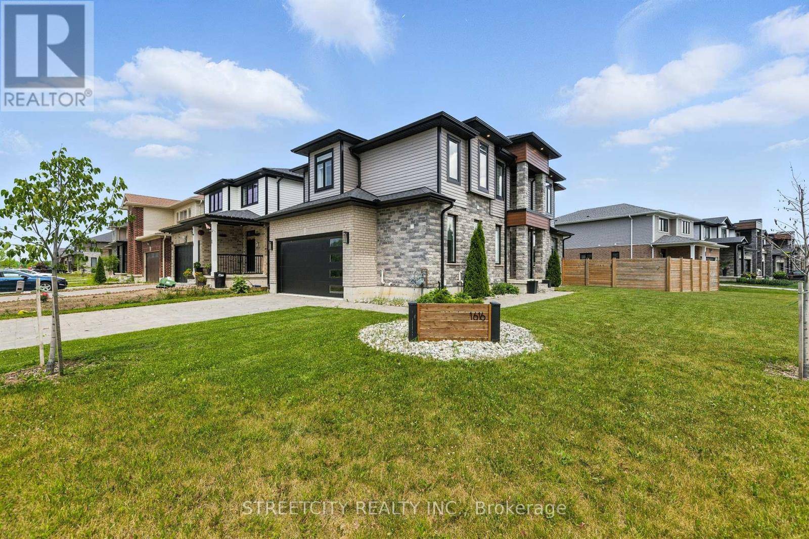 London North (north S), ON N6G0Y1,1616 HENRICA AVENUE