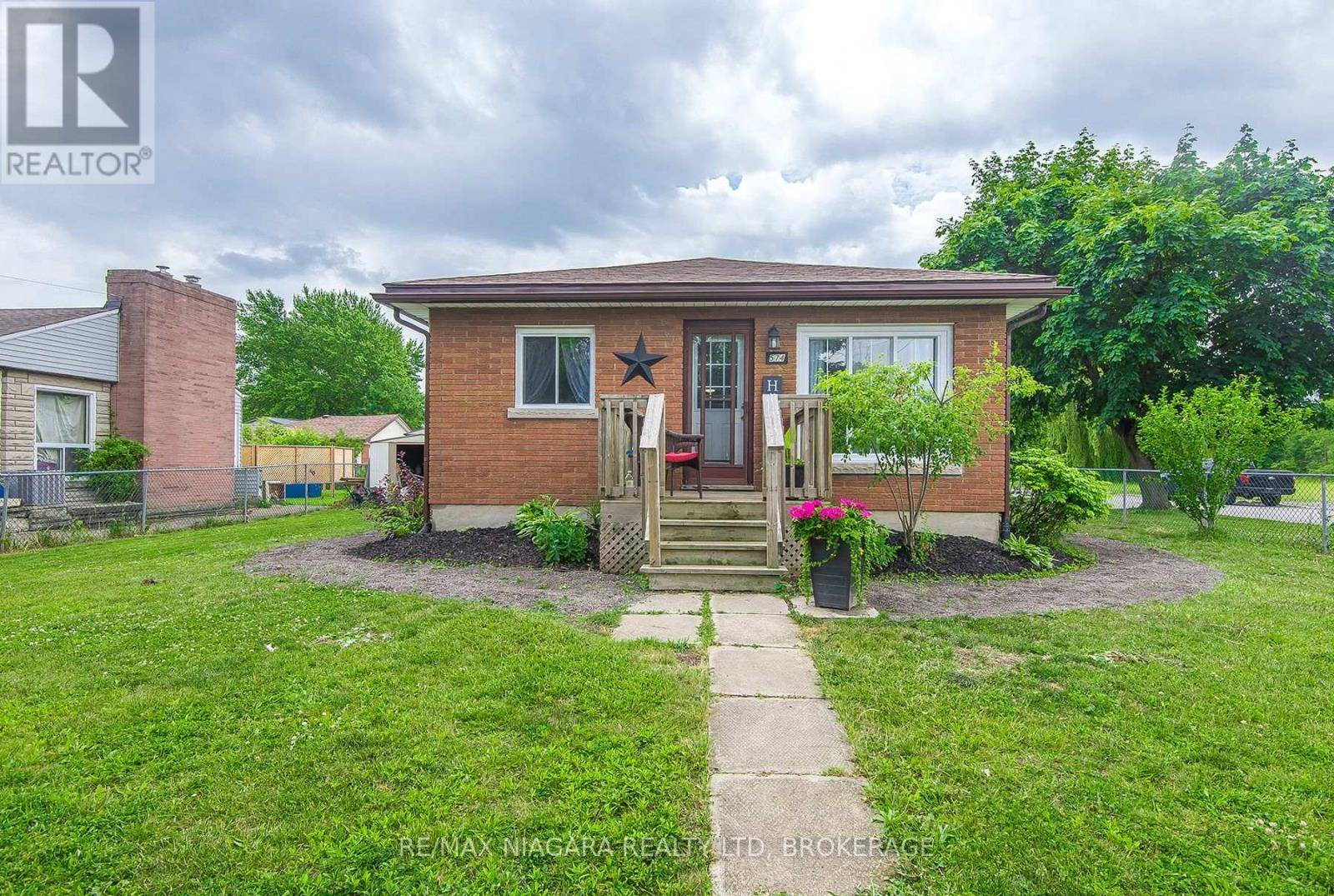 Welland (broadway), ON L3C5M5,574 BROADWAY STREET