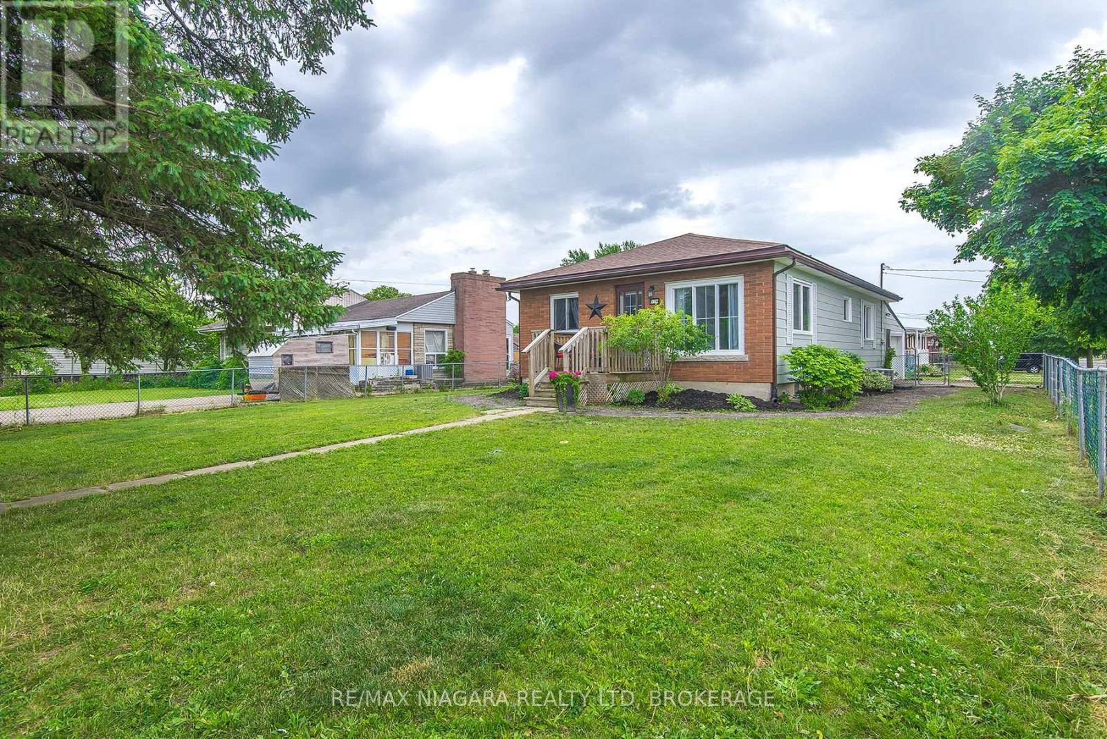 Welland (broadway), ON L3C5M5,574 BROADWAY STREET