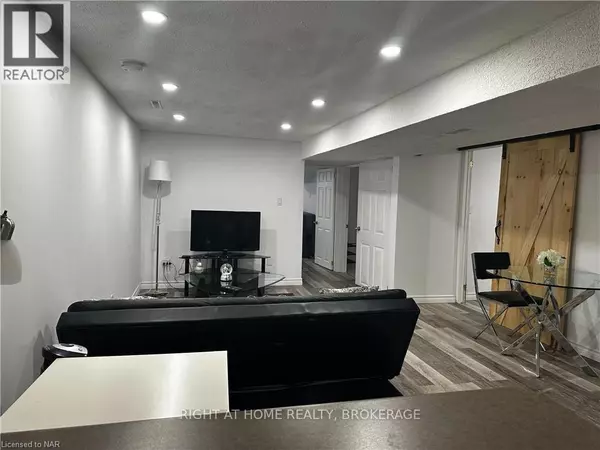 St. Catharines (port Weller), ON L2M1A6,43A Beachaven DR #LOWER