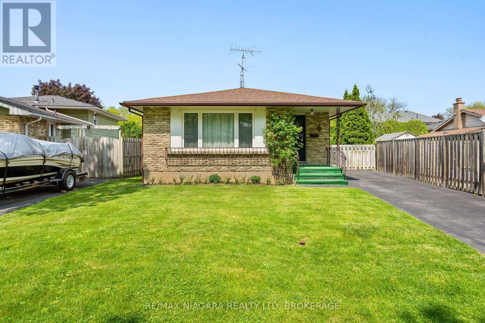 St. Catharines (lakeport), ON L2N6C8,6 VANIER COURT