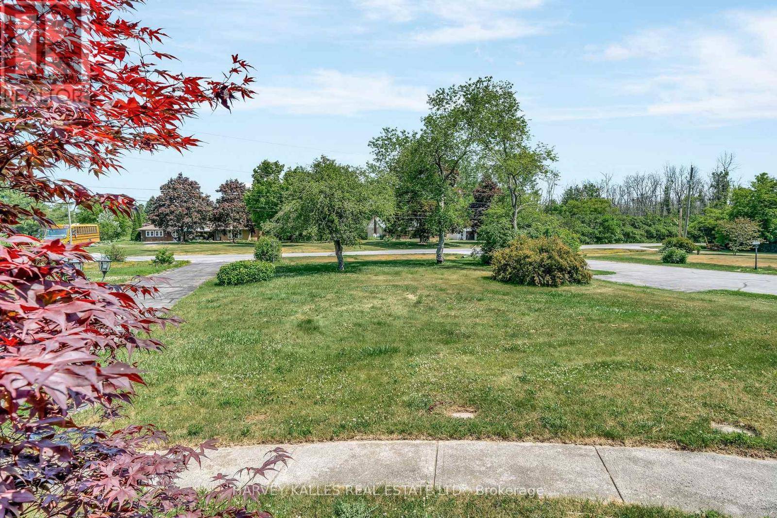 Prince Edward County (ameliasburg Ward), ON K0K1L0,43 HANTHORN STREET