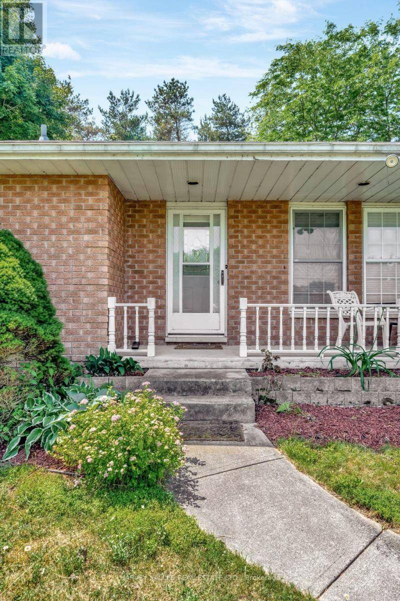 Prince Edward County (ameliasburg Ward), ON K0K1L0,43 HANTHORN STREET